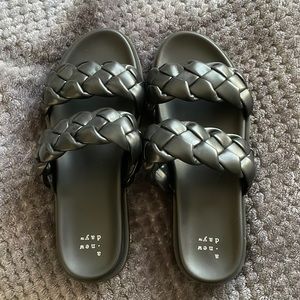 NWOT Sage Braided Footbed Sandals by a new day